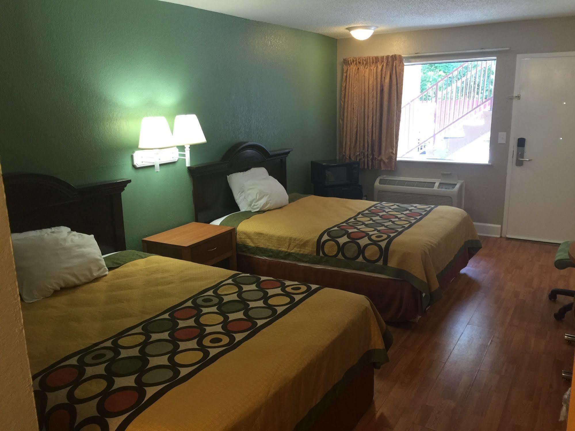 Super 8 By Wyndham Durham/University Area Nc Esterno foto