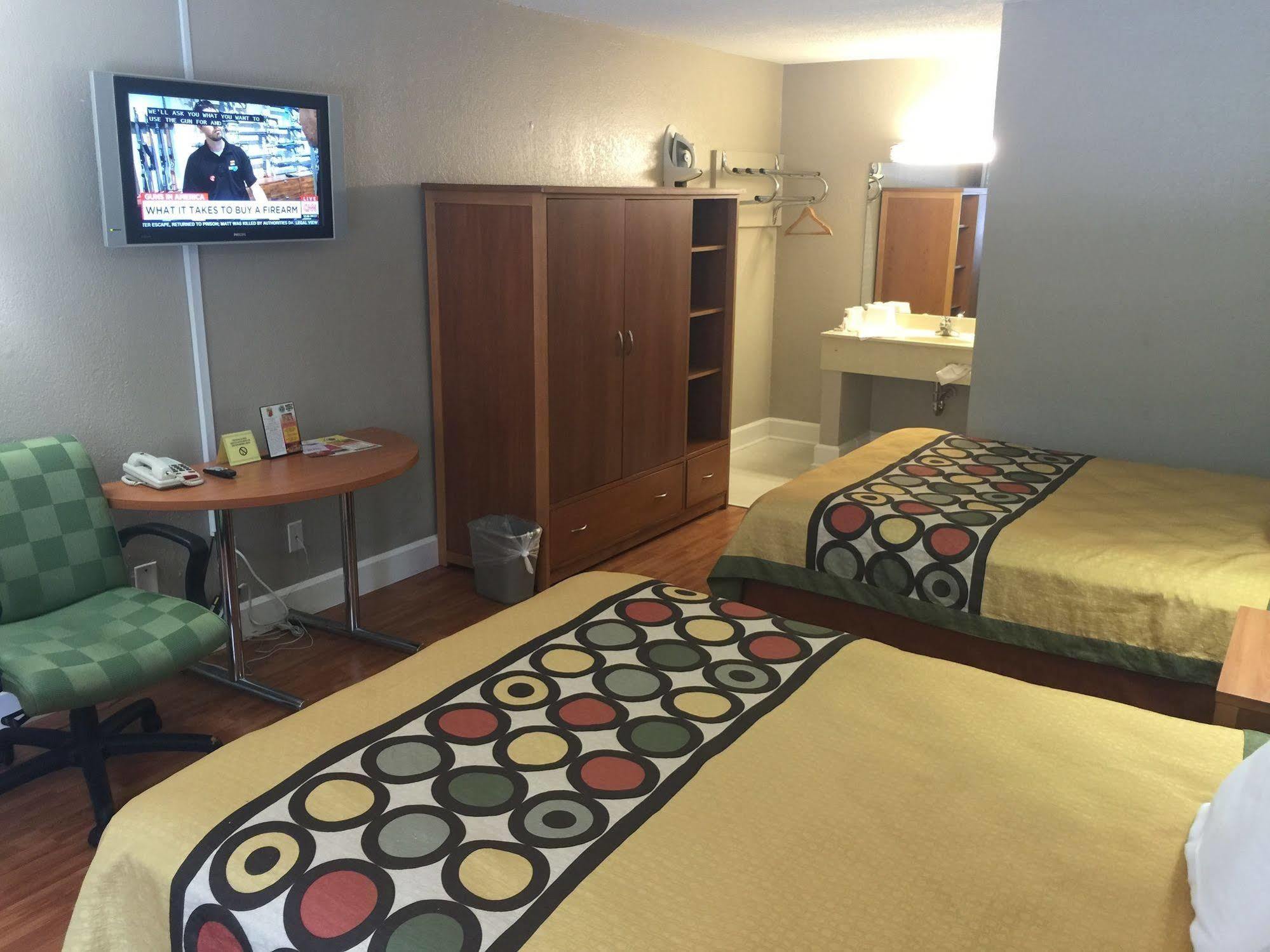 Super 8 By Wyndham Durham/University Area Nc Esterno foto